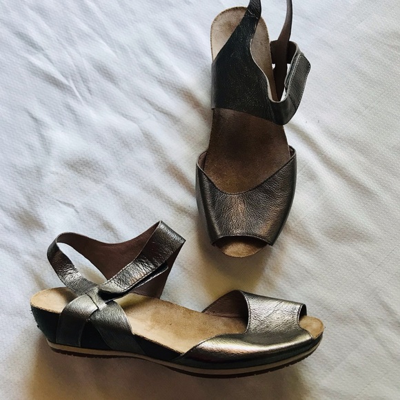 Dansko vera gold Metallic Sandals - Picture 4 of 12
